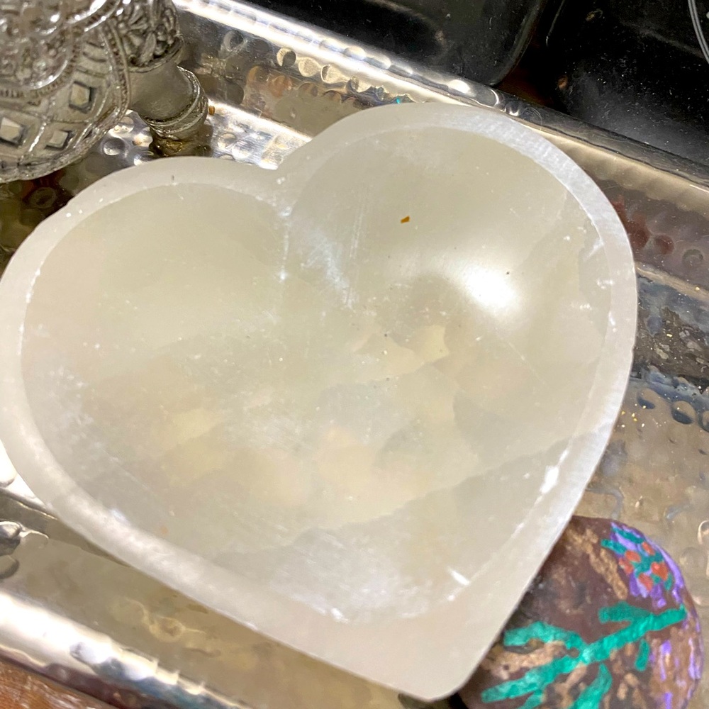 Heart shaped Selenite magnifying, cleansing bowl.